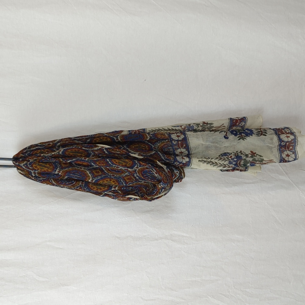 MILA TRENDS INTERNATIONAL LARGE RECTANULAR PAISLEY SCARF - Picture 4 of 6